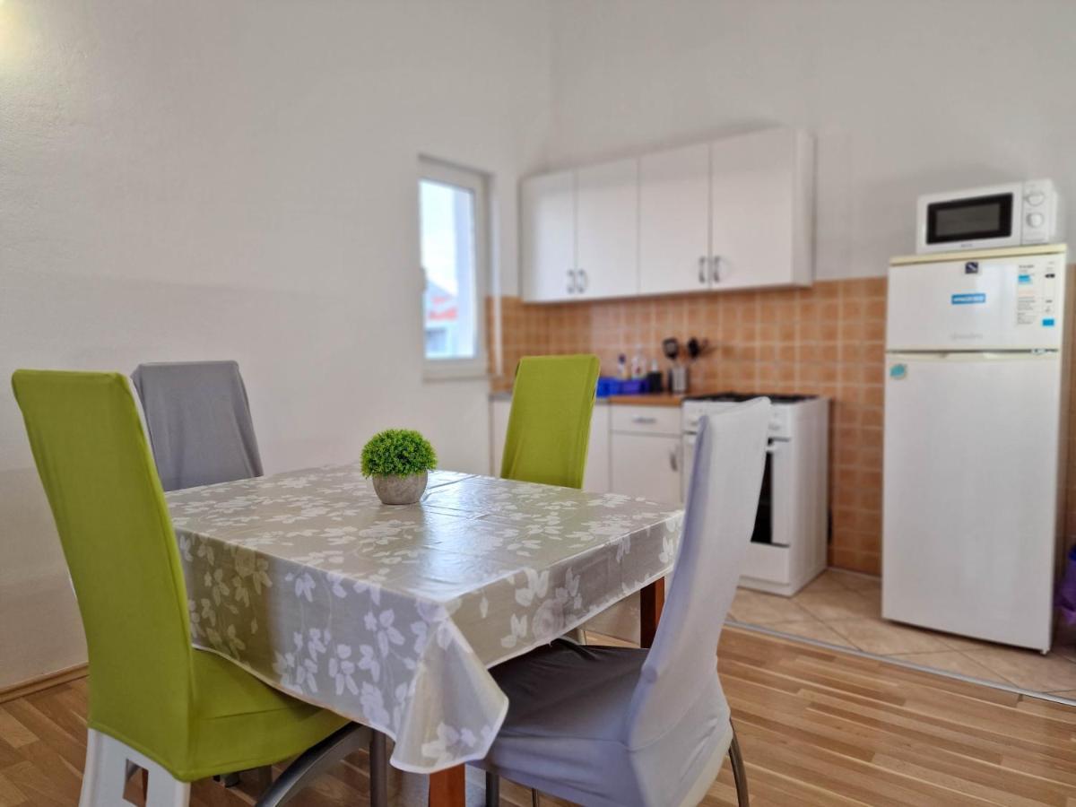 Apartments Monopoly Новалья Экстерьер фото