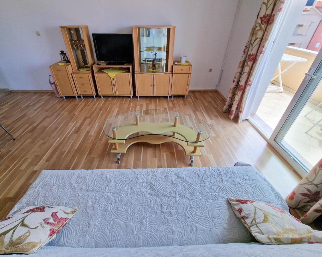 Apartments Monopoly Новалья Экстерьер фото