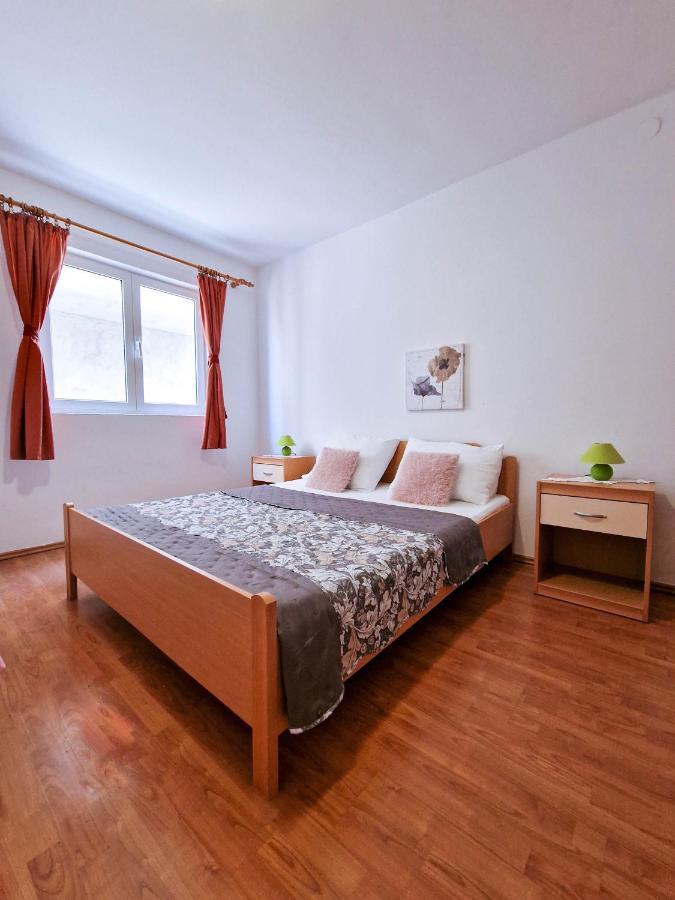 Apartments Monopoly Новалья Экстерьер фото