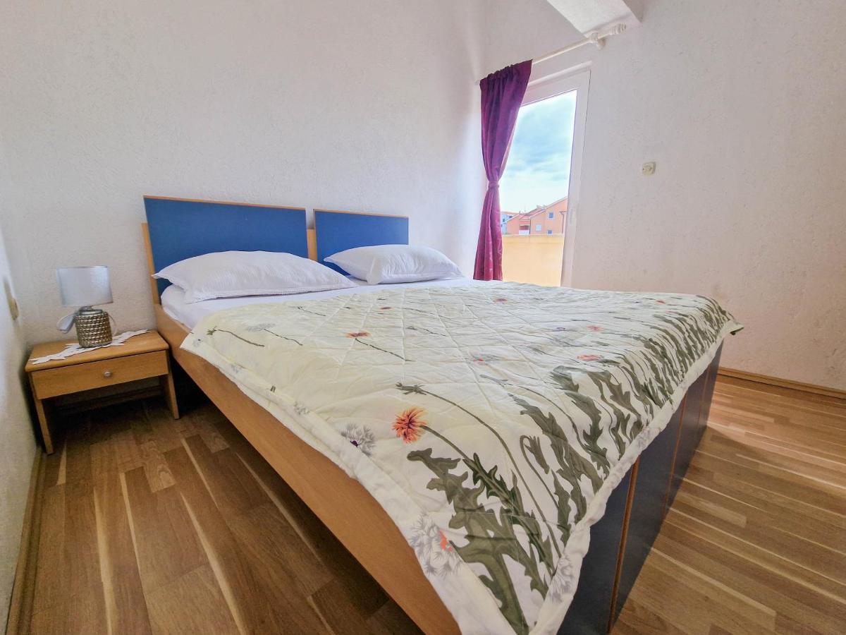 Apartments Monopoly Новалья Экстерьер фото
