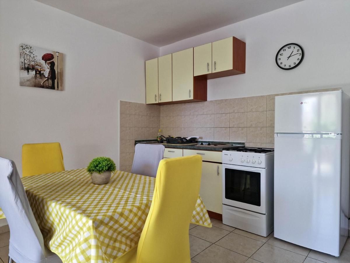 Apartments Monopoly Новалья Экстерьер фото