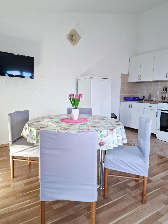 Apartments Monopoly Новалья Экстерьер фото